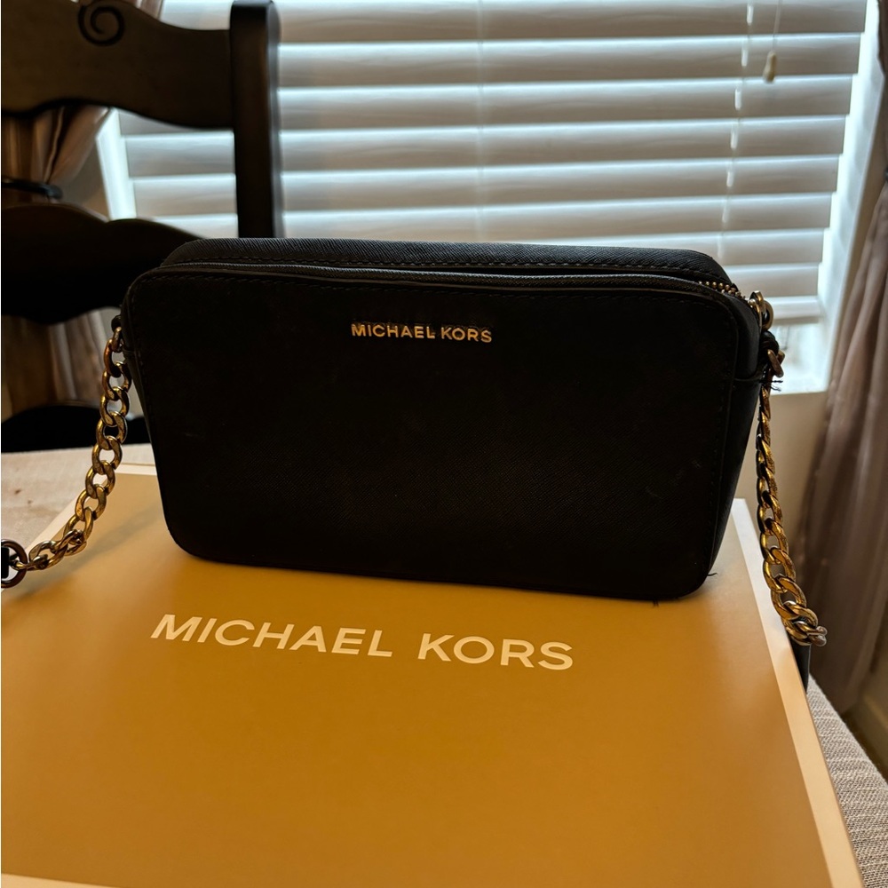 Small Michael Kors shoulder bag. In great condition